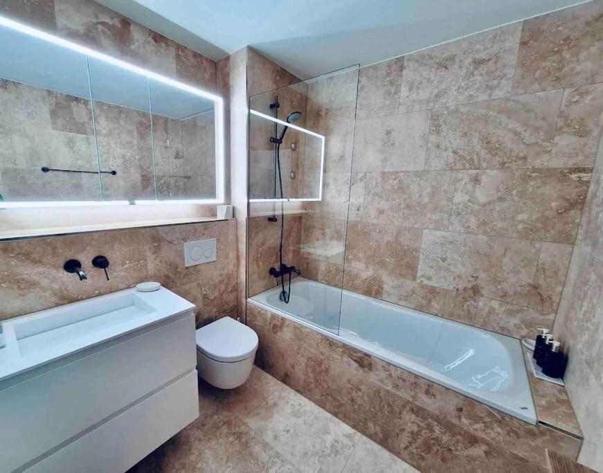 Modern Laax Apt, Swimming Pools, Wellness & Tennis エクステリア 写真